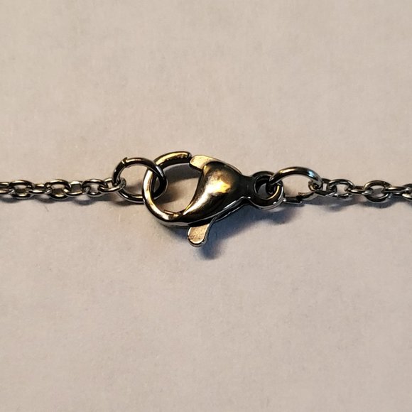 *4/$20* New! Fashion Jewelry silver tone heart necklace on an 18-inch chain - Picture 3 of 4